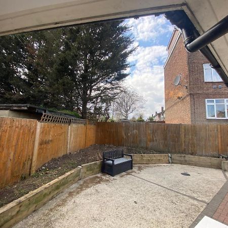 Private House With Free Park For Group Near Wembley Station Villa London Exterior photo