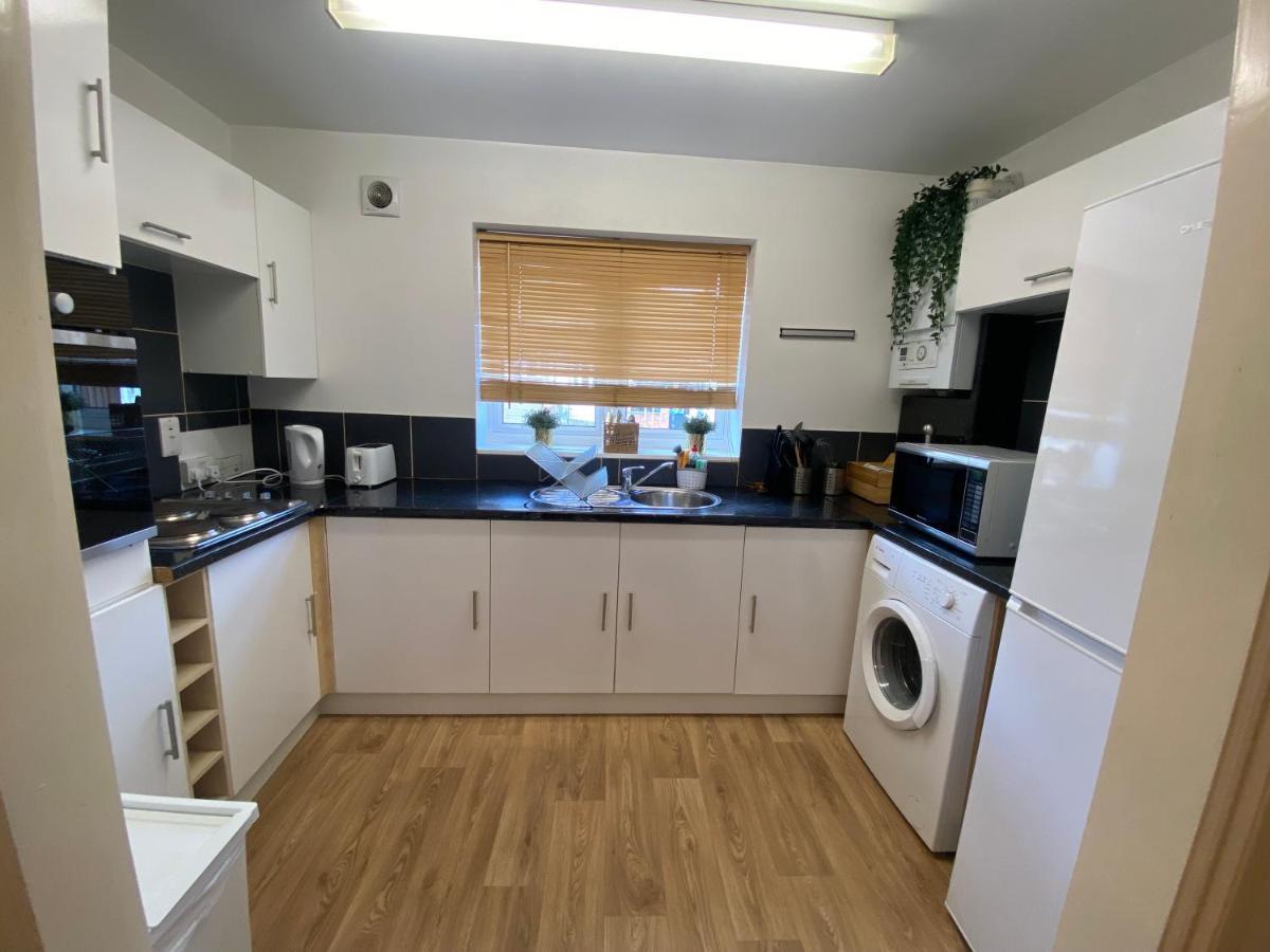 Private House With Free Park For Group Near Wembley Station Villa London Exterior photo